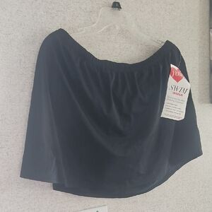 Avenue Black Mini Skirt with Elastic Waist